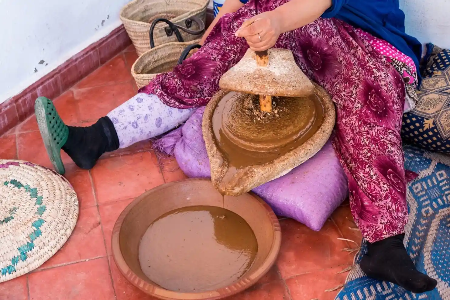What-to-buy-in-morocco-and-how-much-to-pay-Argan-oil.webp