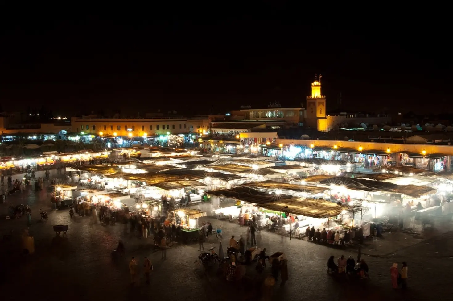 Things-to-do-in-Marrakech-with-Family-visit-Marakech-iconic-landmark.webp