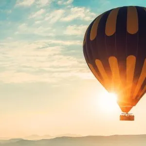 maroc-montgolfiere-hot-air-balloon-flight-in-the-rising-sun-of-marrakech