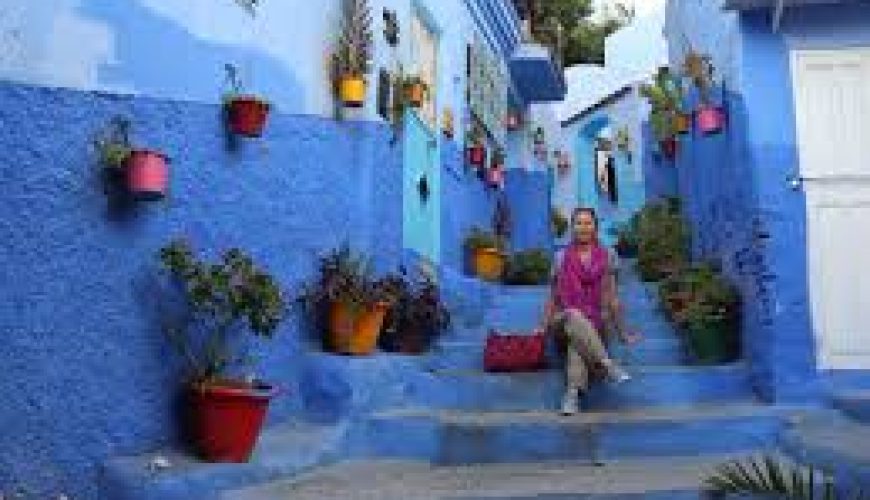 Solo traveler in Morocco — vibrant streets of Marrakech